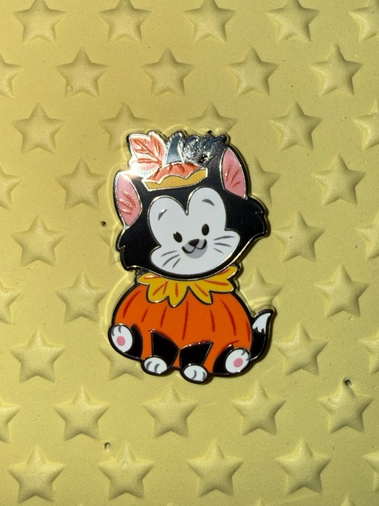Disney Other - Disney Cats and Dogs Halloween Costumes Mystery Pin Set - Cat as a Pumpkin